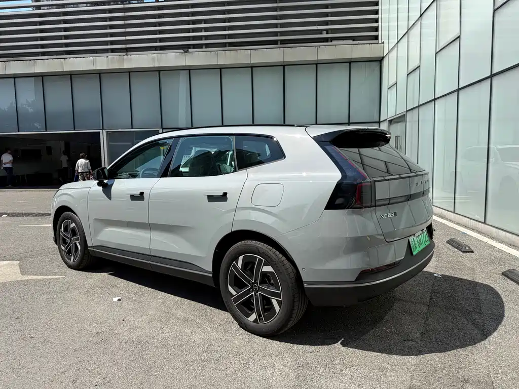 Volvo XC70 PHEV — миниатюра 6