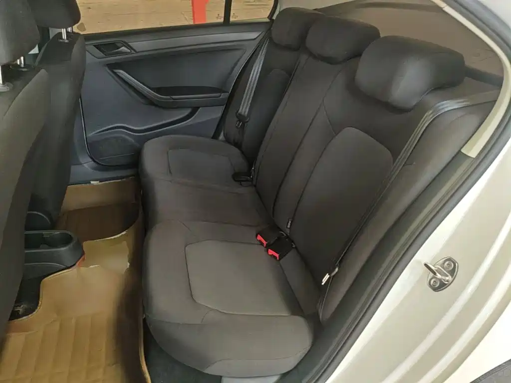 Volkswagen Jetta — миниатюра 17