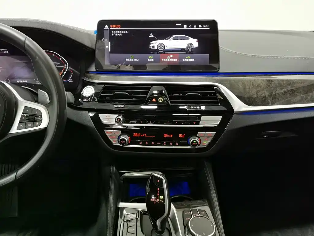 BMW 5 Series — миниатюра 12