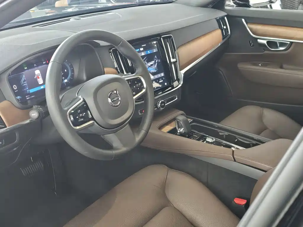 Volvo S90 2025 B5 Luxury