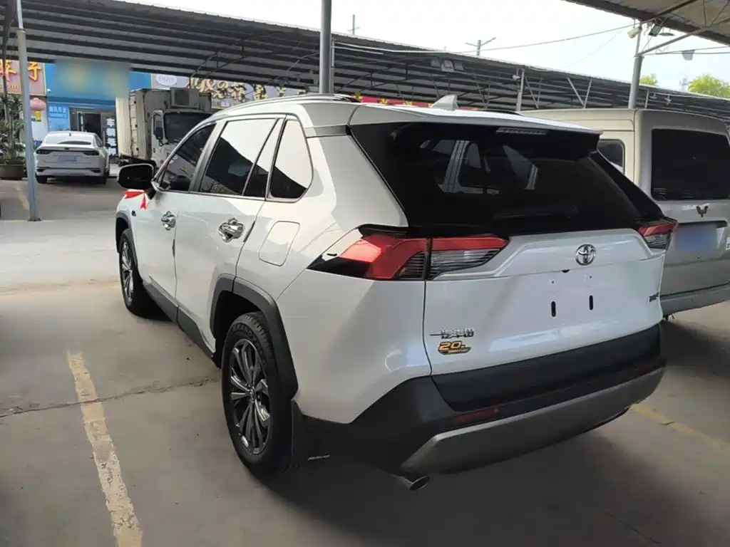Toyota RAV4 — миниатюра 5