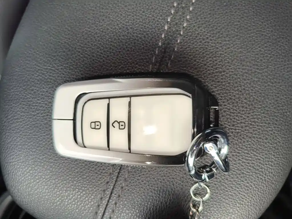 Toyota RAV4 — миниатюра 9