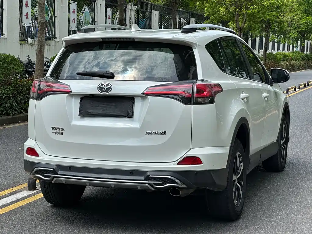 Toyota RAV4 — миниатюра 11