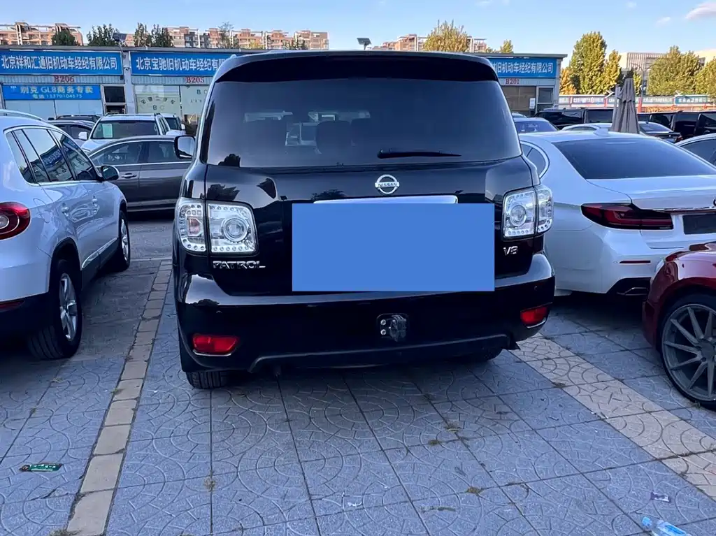 Nissan Patrol — миниатюра 3