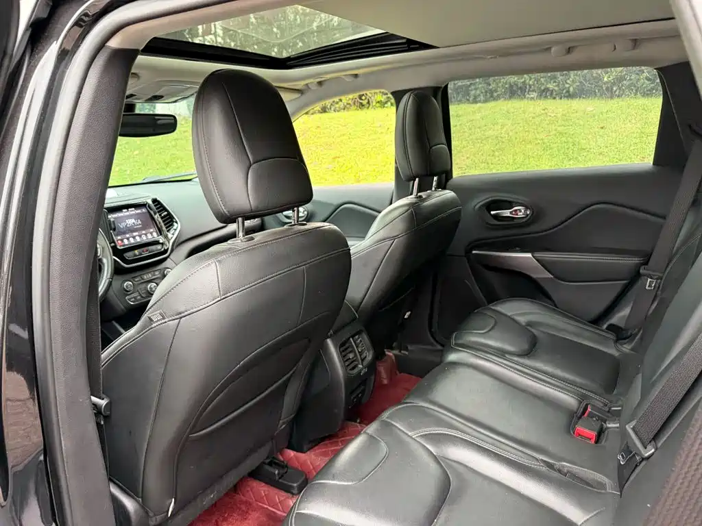 Jeep Cherokee — миниатюра 11