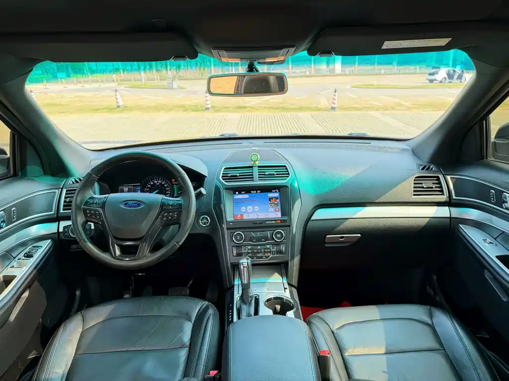 Ford Explorer (Import) — миниатюра 10