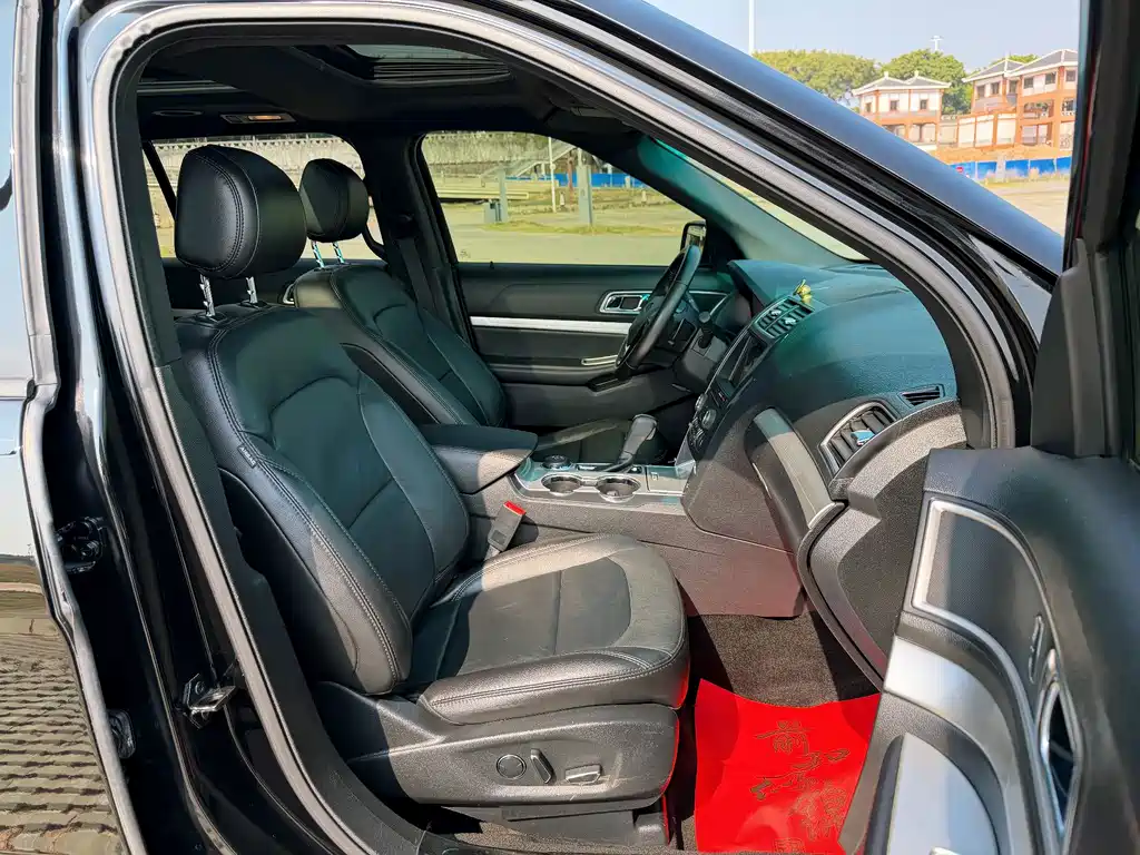 Ford Explorer (Import) — миниатюра 16
