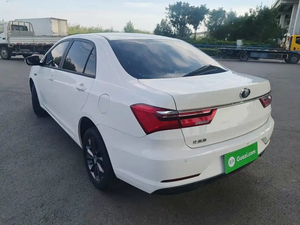 BYD Qin — миниатюра 5