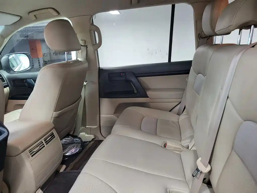 Toyota Land Cruiser — миниатюра 8