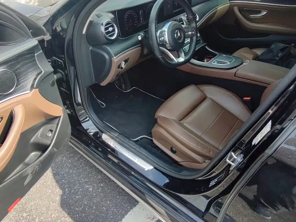 Mercedes-Benz E-Class — миниатюра 10