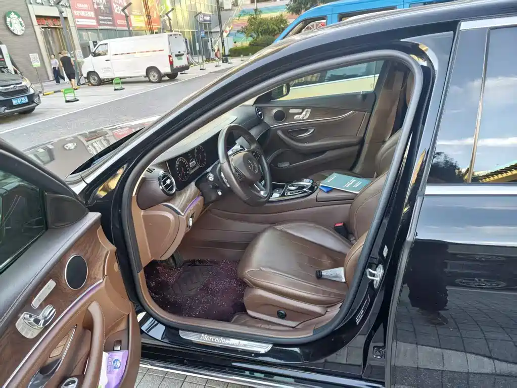 Mercedes-Benz E-Class — миниатюра 3
