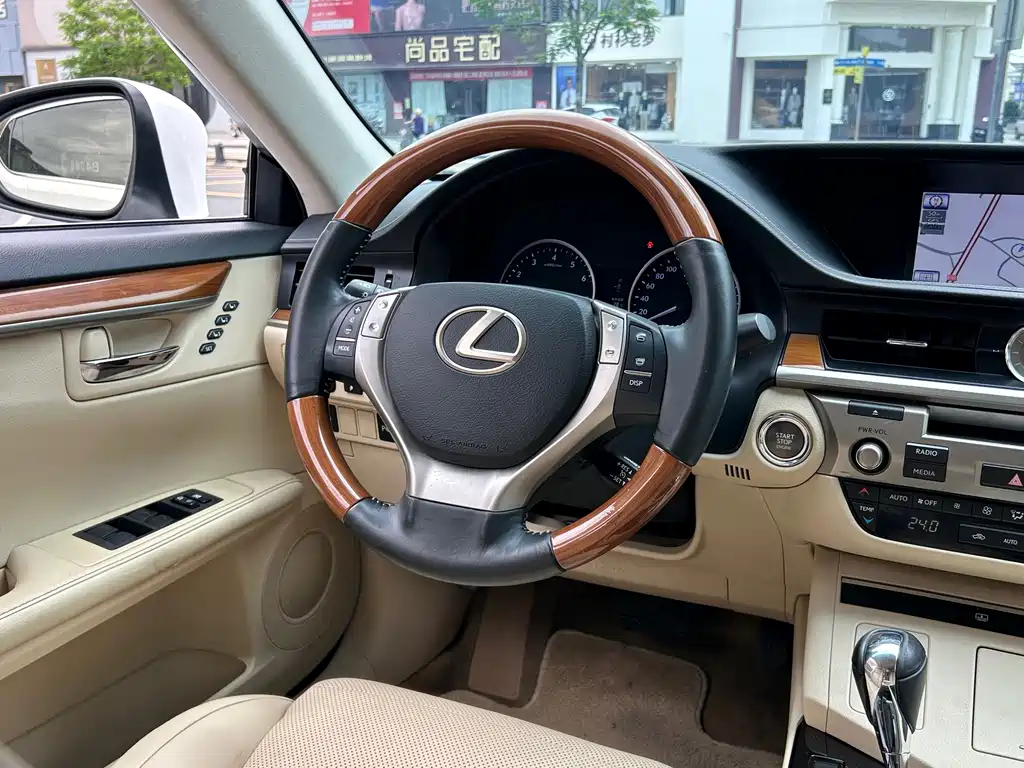 Lexus ES — миниатюра 16