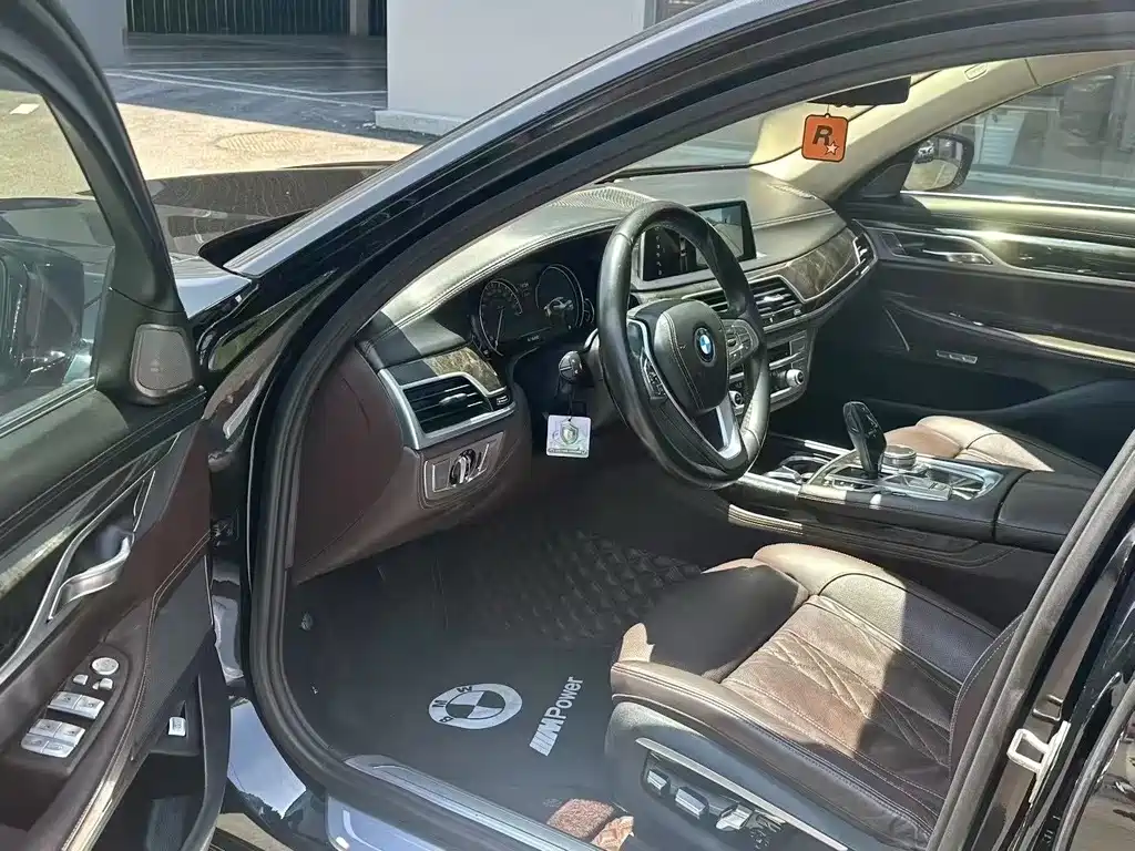 BMW 7 Series — миниатюра 4