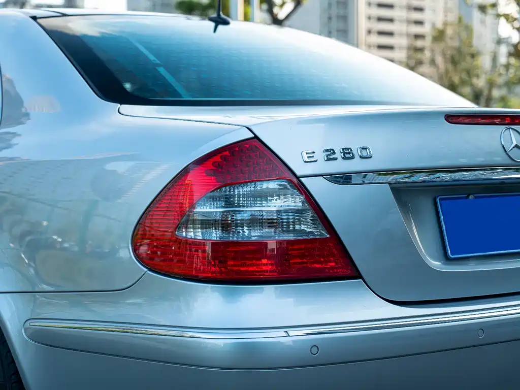 Mercedes-Benz E-Class — миниатюра 9
