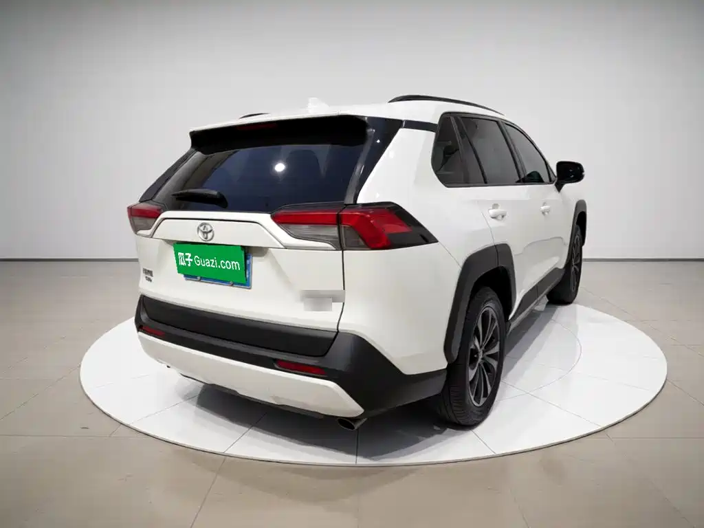Toyota RAV4 — миниатюра 4