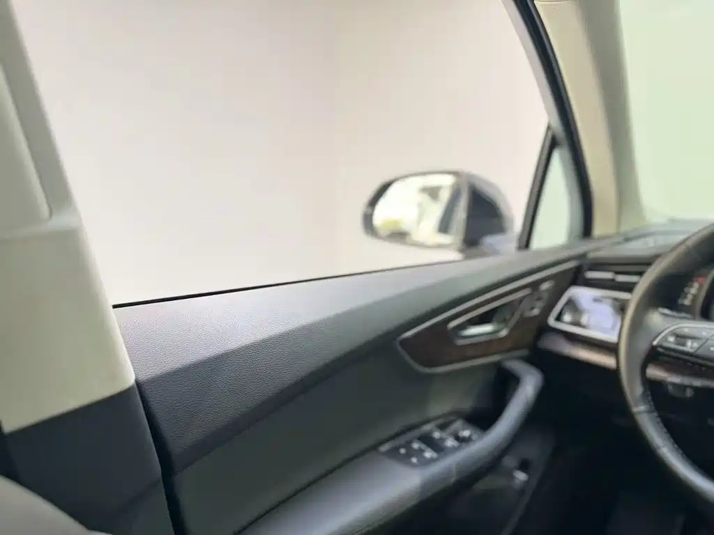 Audi Q7 — миниатюра 16