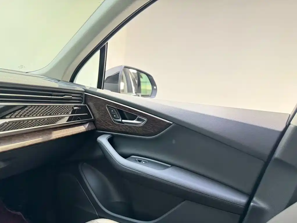 Audi Q7 — миниатюра 13