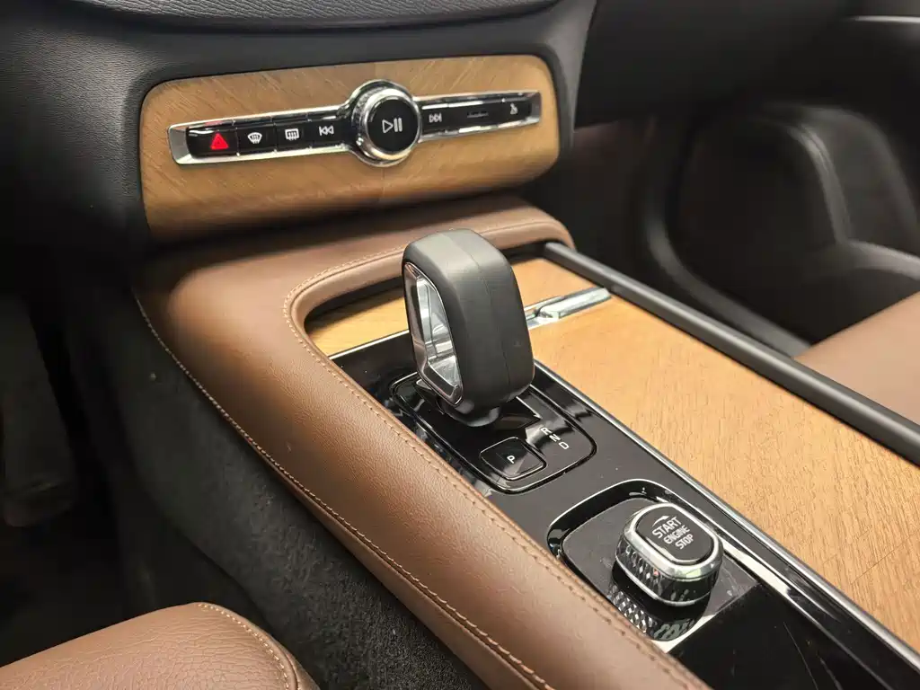 Volvo XC90 — миниатюра 11