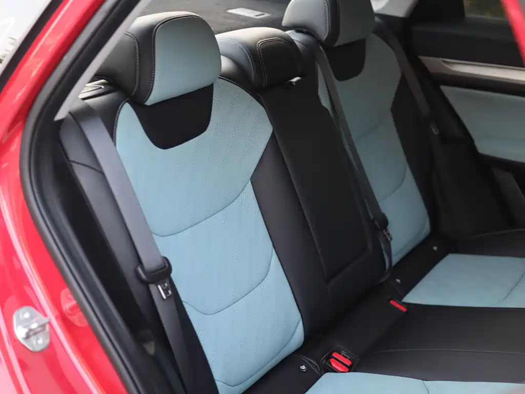 Geely Emgrand L — миниатюра 31