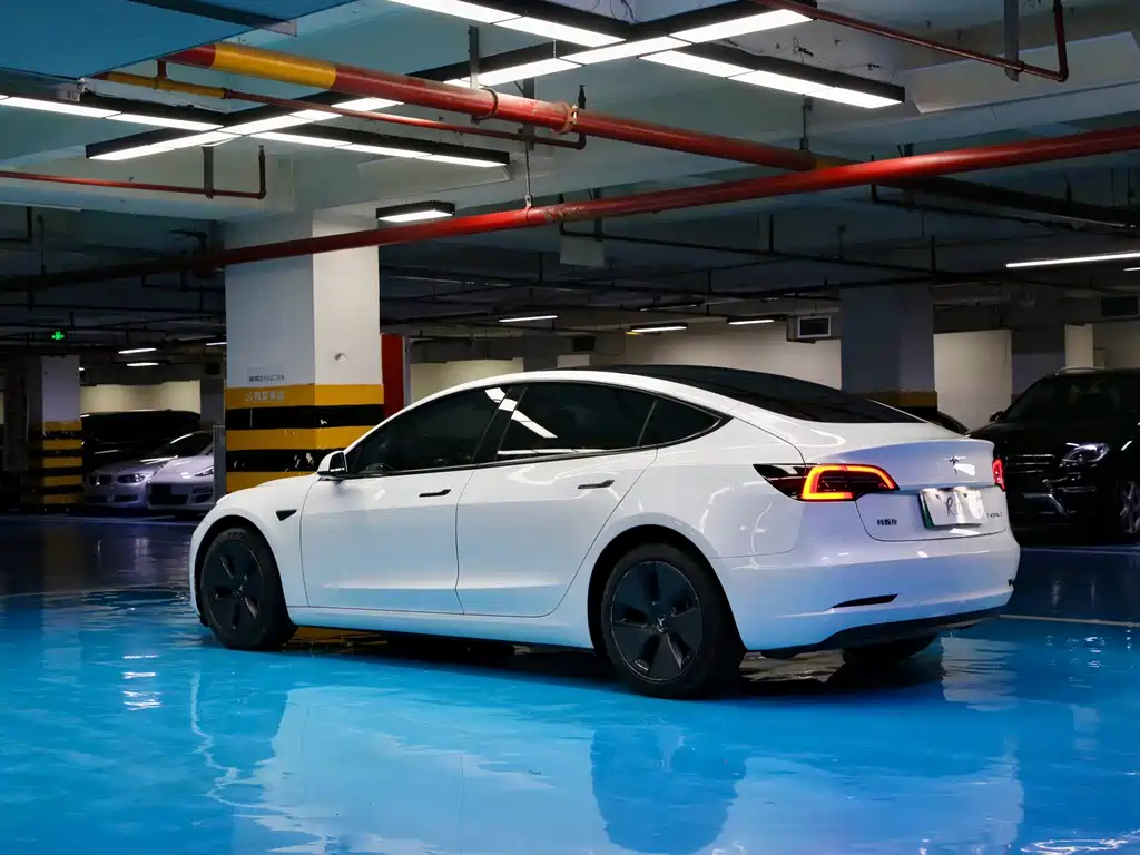 Tesla Model 3 — миниатюра 3