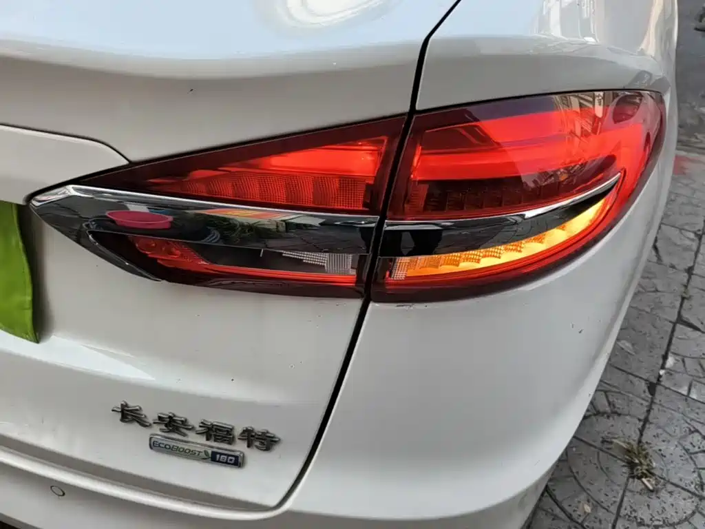 Ford Mondeo — миниатюра 8