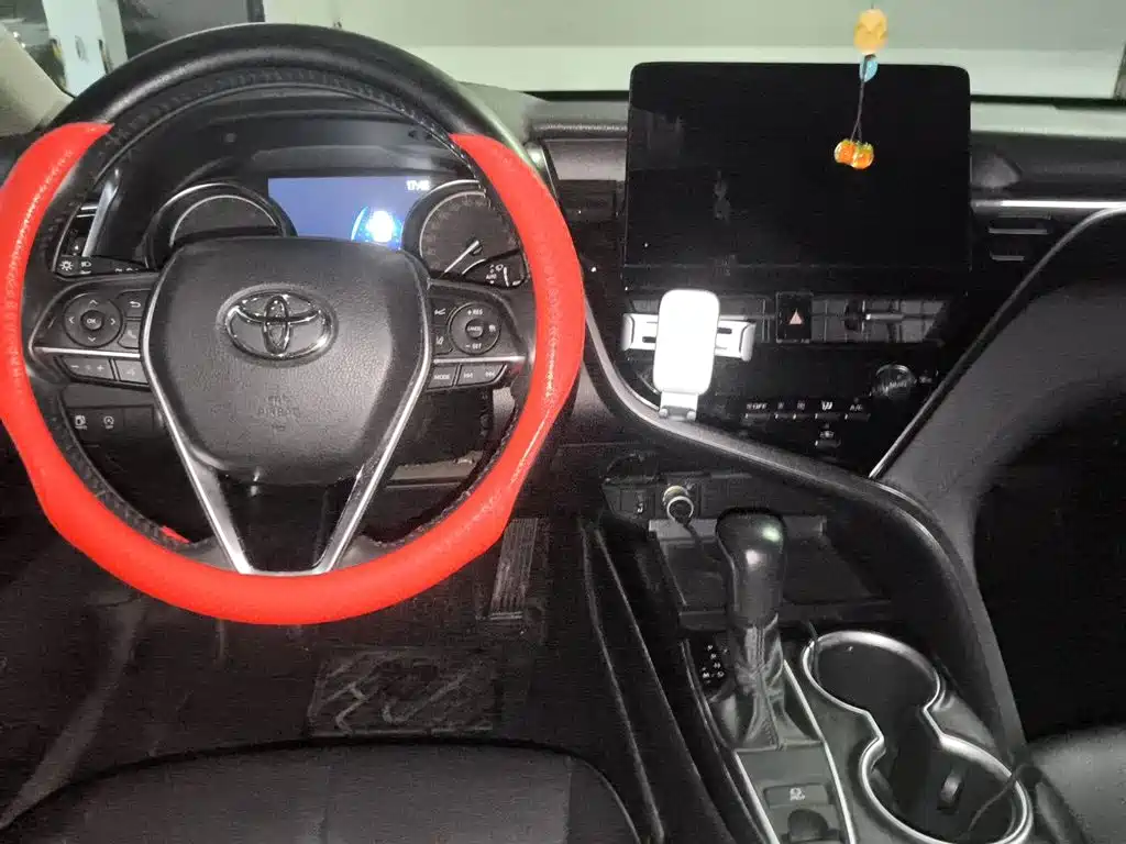 Toyota Camry — миниатюра 5