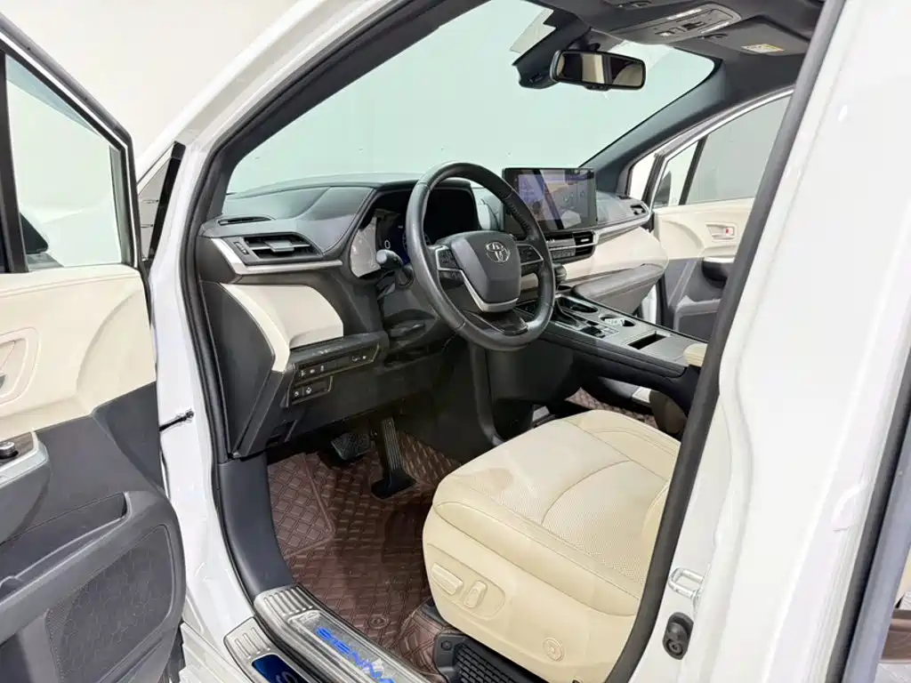 Toyota Sienna — миниатюра 18