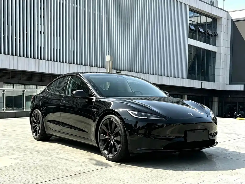 Tesla Model 3 — миниатюра 2