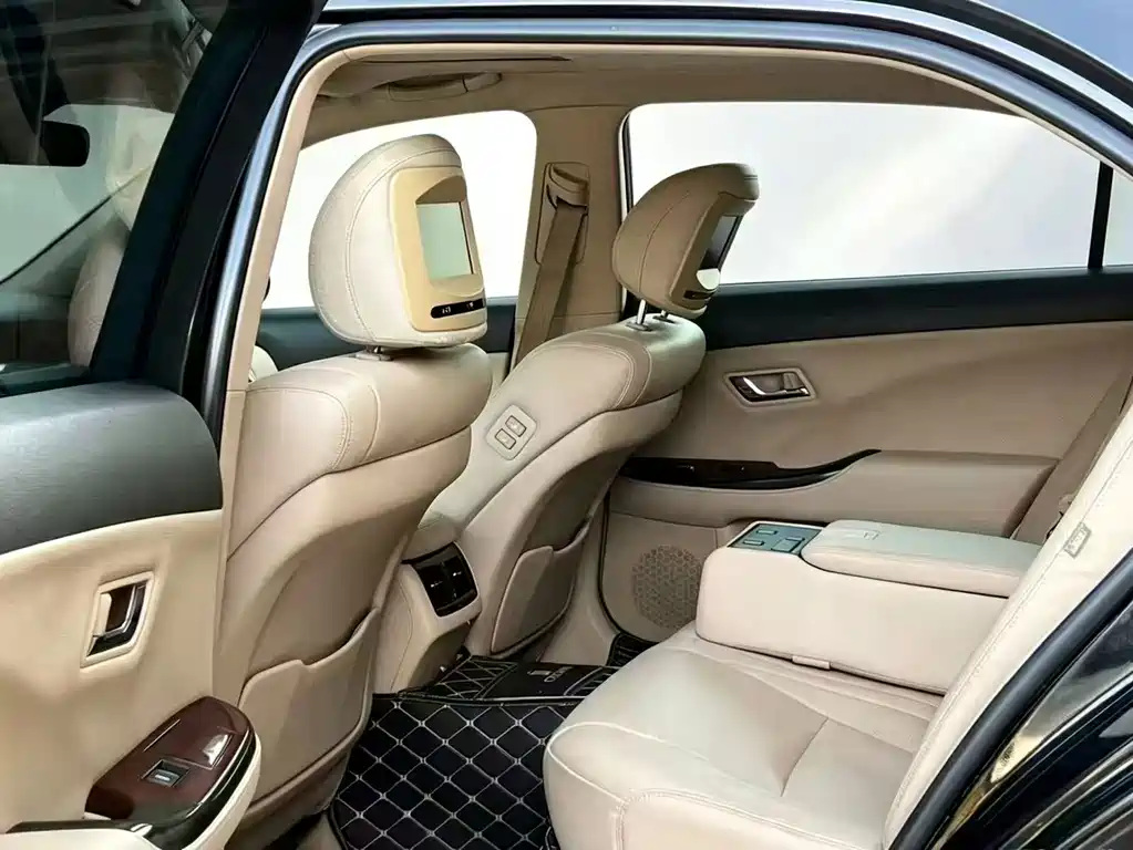 Toyota Crown — миниатюра 6
