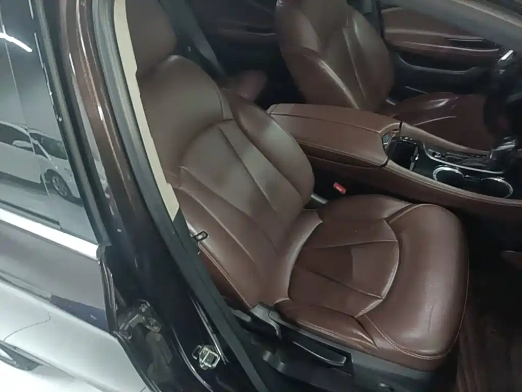 Buick Envision Plus — миниатюра 25