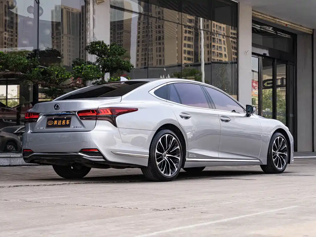 Lexus LS — миниатюра 3
