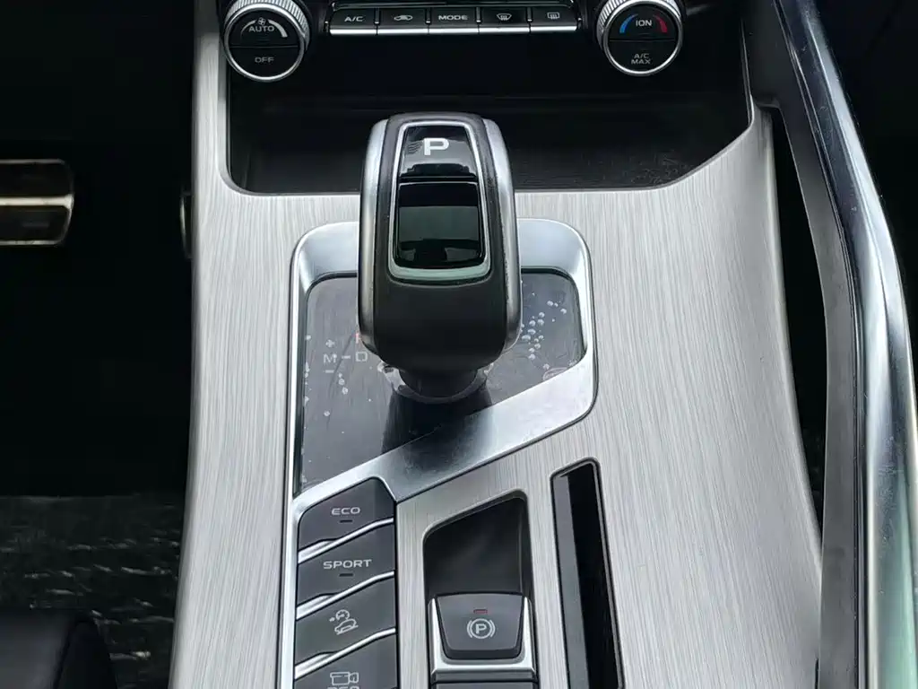 Geely Binyue — миниатюра 13