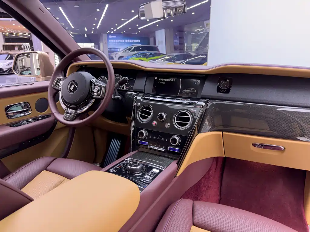 Rolls-Royce Cullinan — миниатюра 17