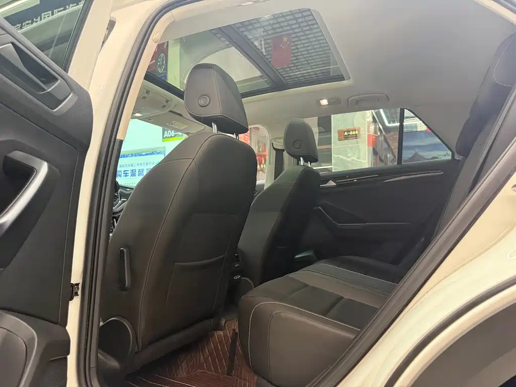 Volkswagen T-Roc — миниатюра 20