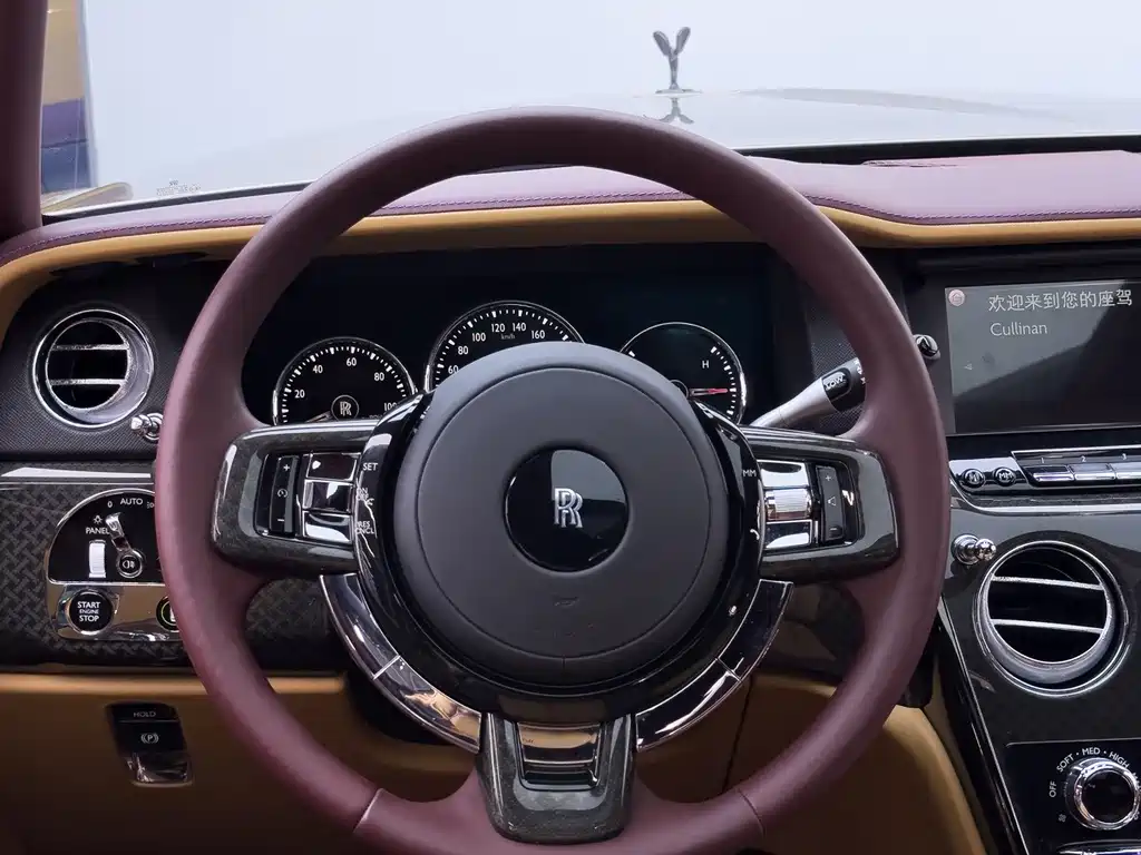 Rolls-Royce Cullinan — миниатюра 21