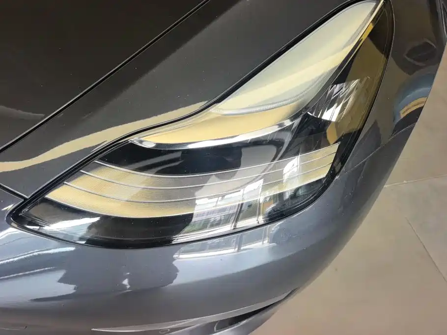 Tesla Model 3 — миниатюра 5