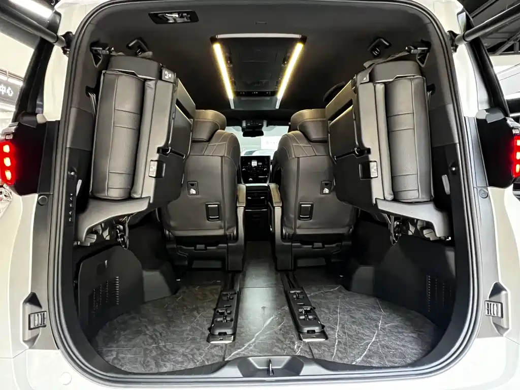 Toyota Alphard — миниатюра 14