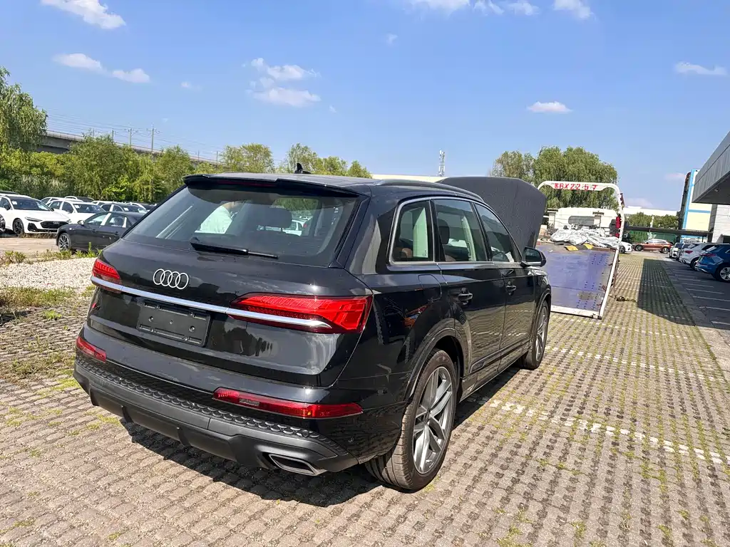 Audi Q7 2025 55 TFSI quattro S line Sport