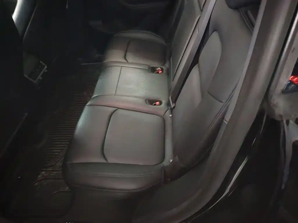 Tesla Model Y — миниатюра 17