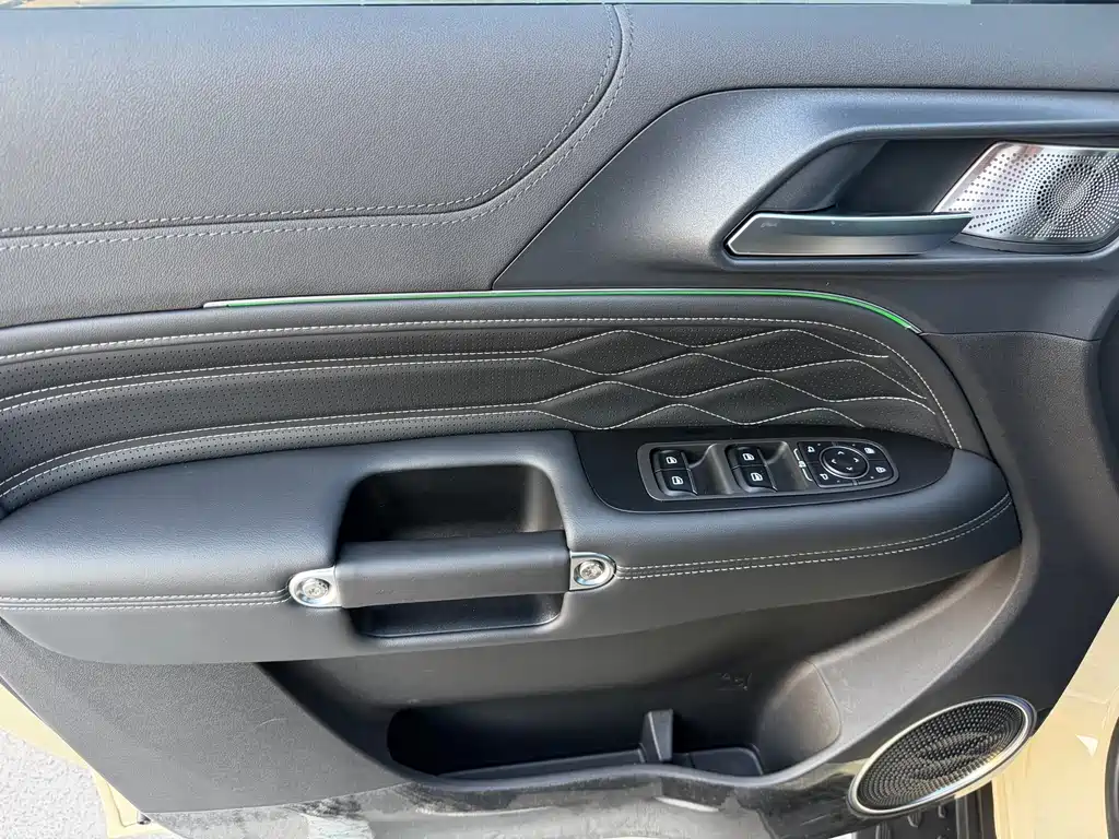 TANK TANK 300 NEW ENERGY