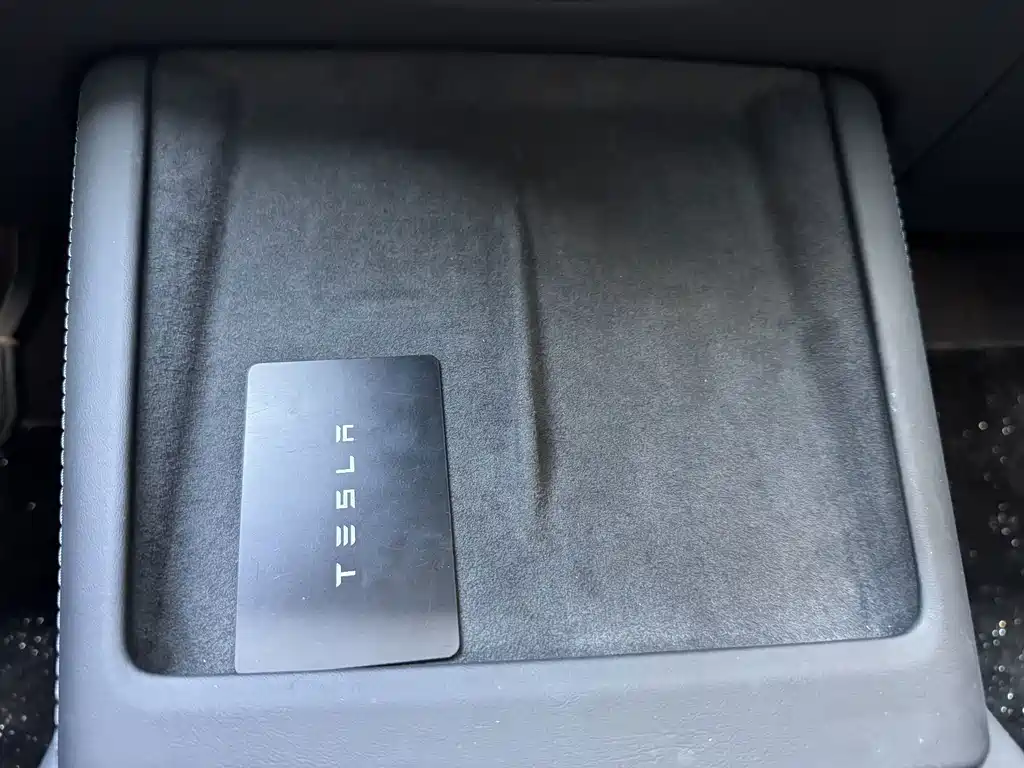 Tesla Model 3 — миниатюра 18
