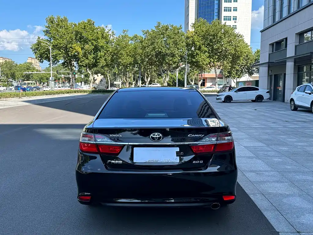 Toyota Camry — миниатюра 5