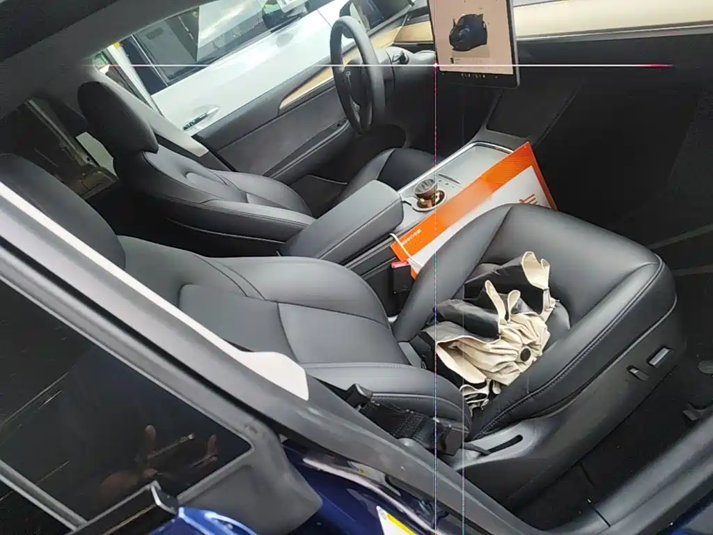 Tesla Model Y — миниатюра 25