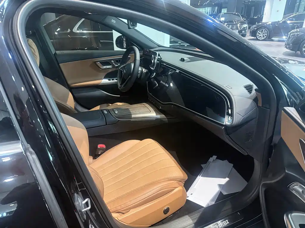 Mercedes-Benz E-Class — миниатюра 3