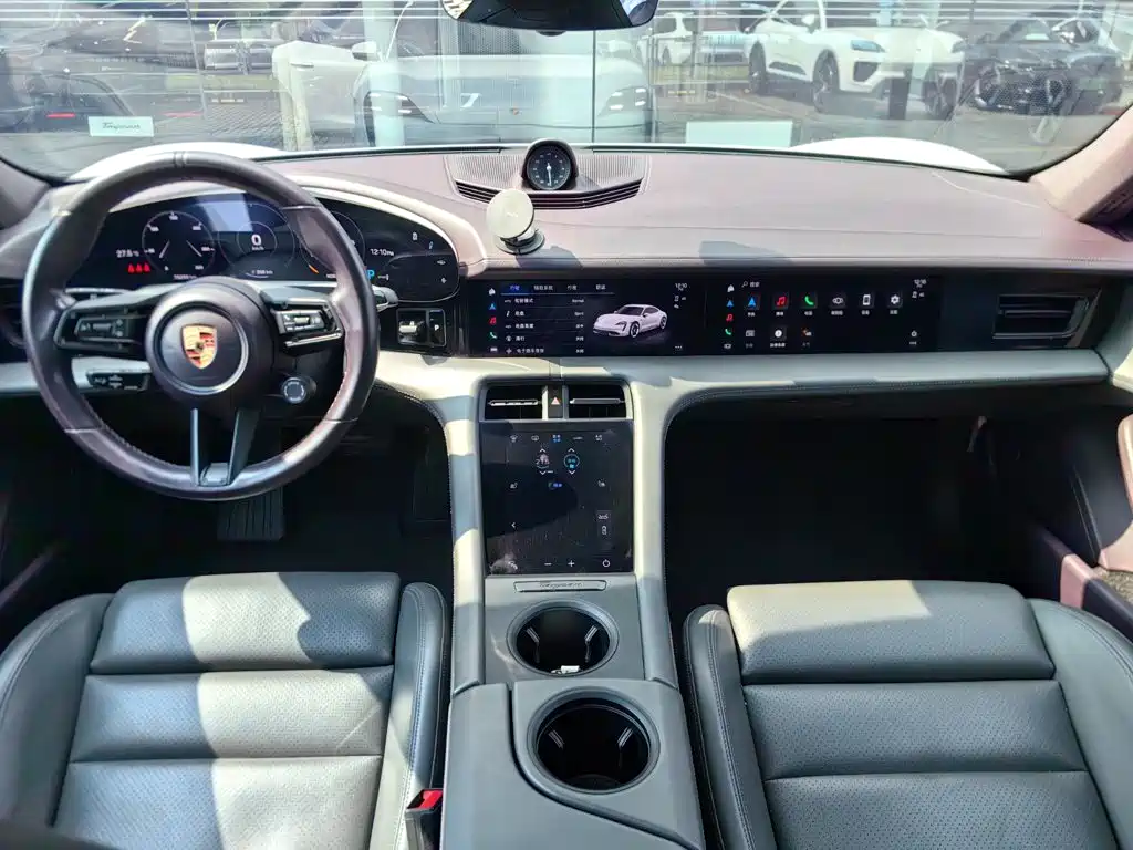 Porsche Taycan — миниатюра 8