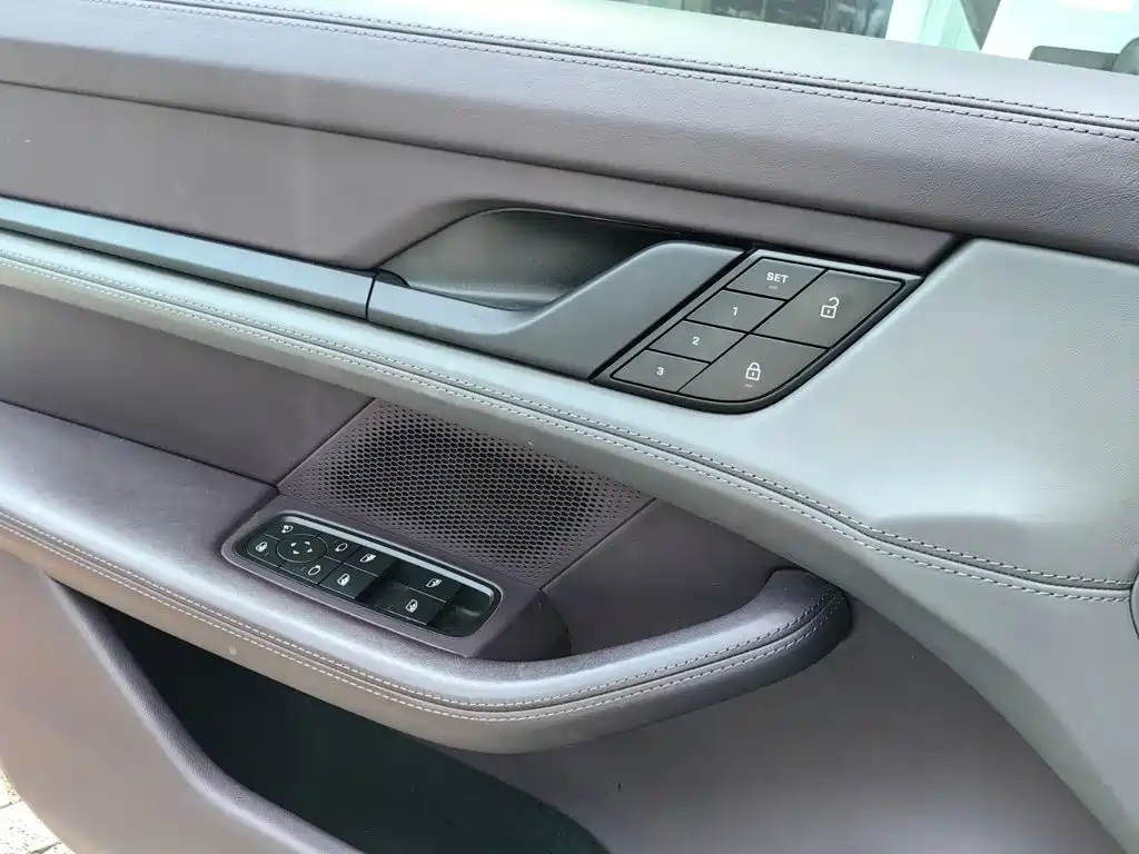 Porsche Taycan — миниатюра 19
