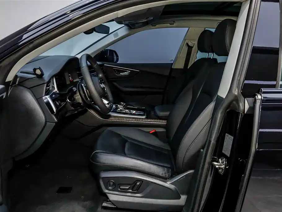 Audi Q8 2022 55 TFSI Luxury