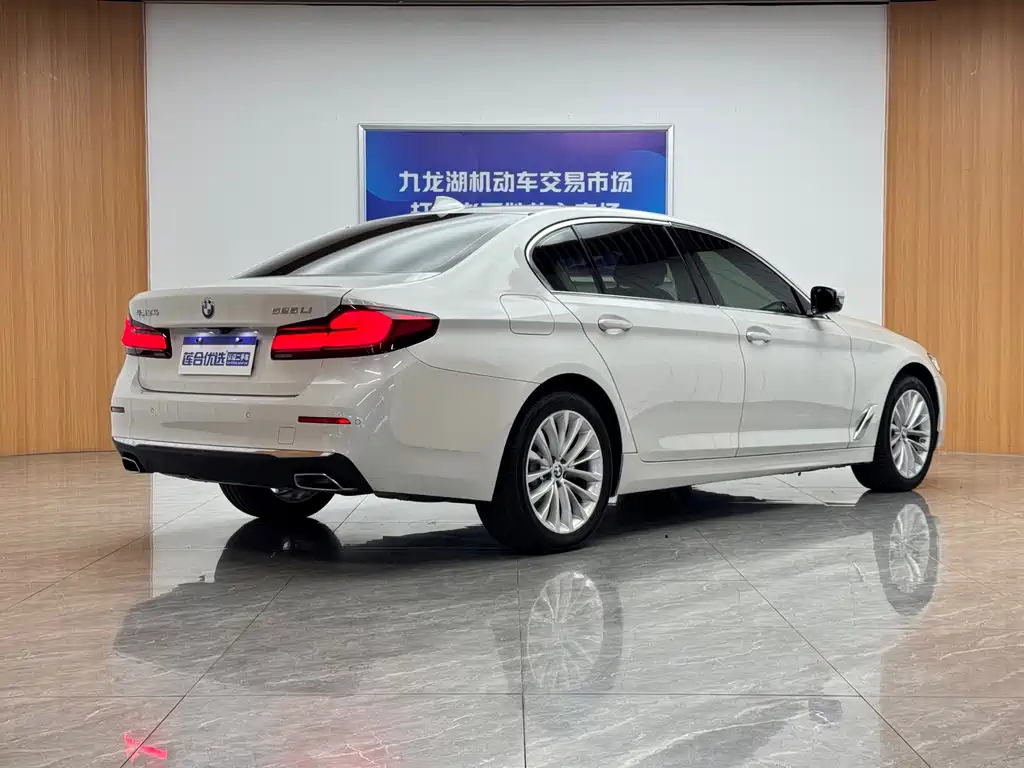 BMW 5 Series — миниатюра 7
