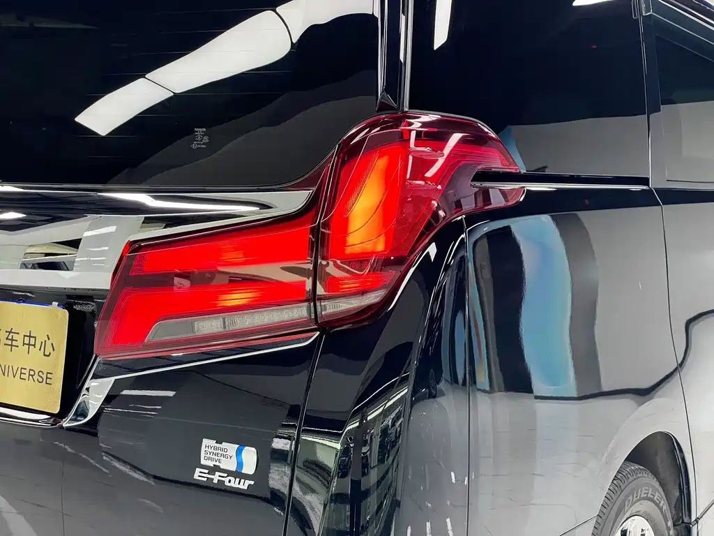 Toyota Alphard — миниатюра 9