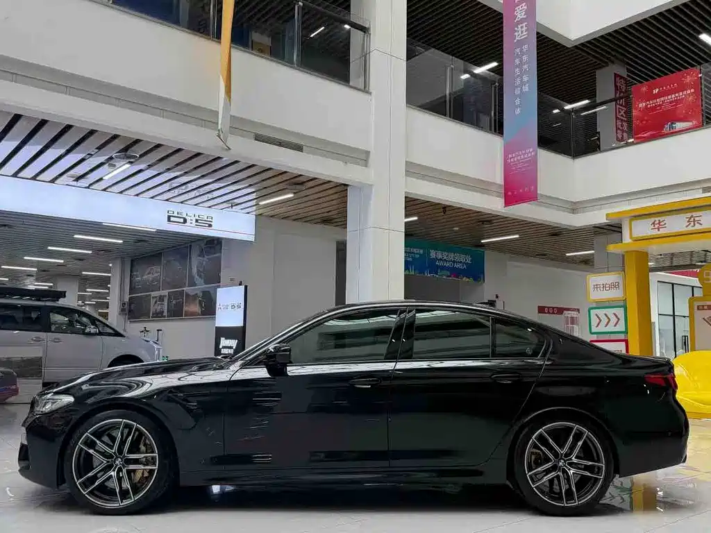 BMW M5 — миниатюра 5